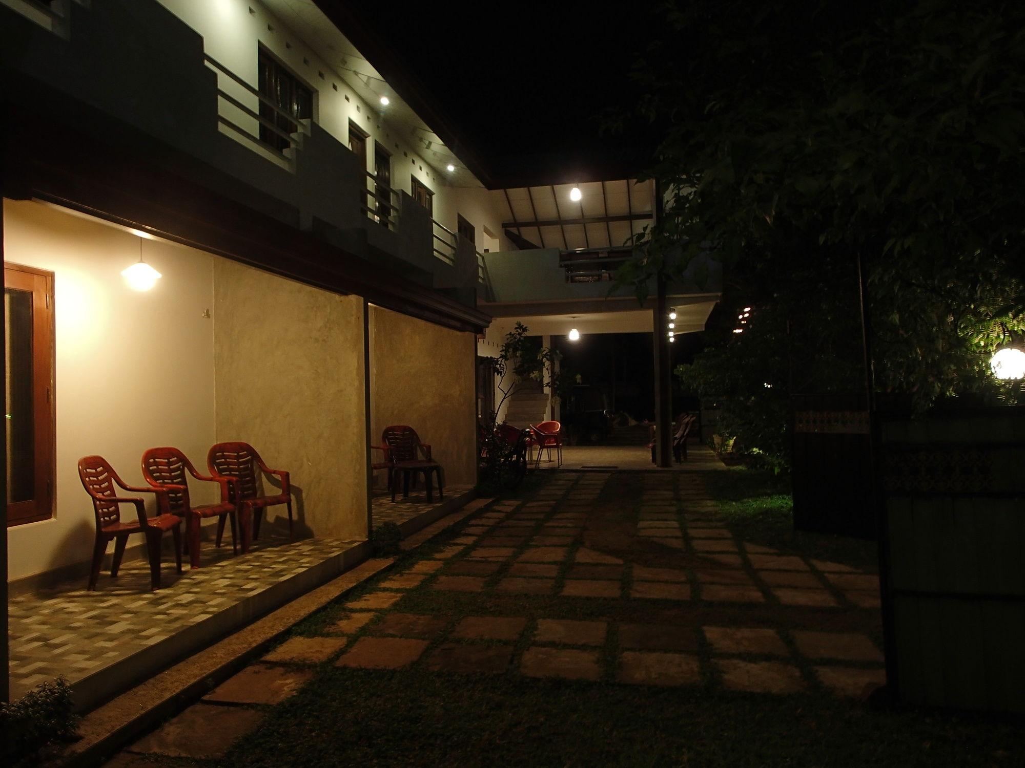 Kutumbaya Apartment Anuradhapura Luaran gambar